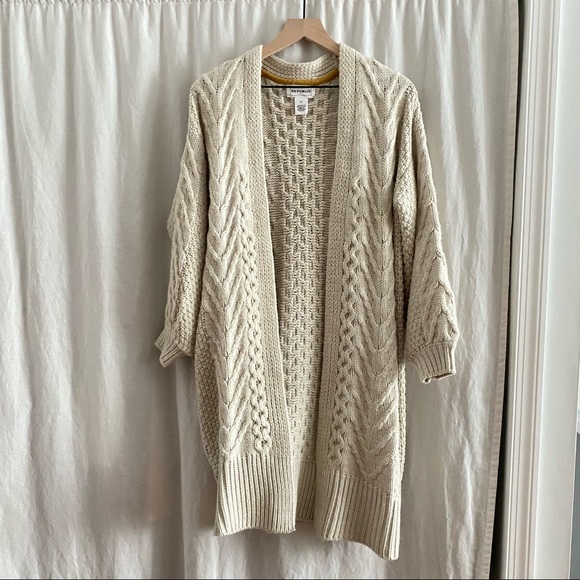 Sweaters - Beige cardigan sweater